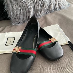 **Authentic** Adorable Gucci Loafers 🐝